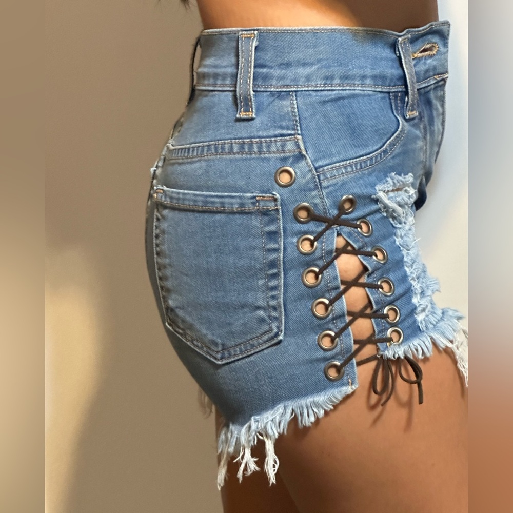 Fashionnova demin shorts XS